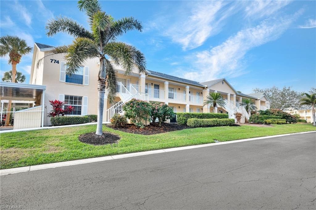 774 Wiggins Lake Dr 101, Naples, FL 34110-21