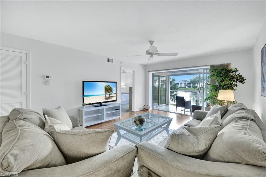 774 Wiggins Lake Dr 101, Naples, FL 34110-2