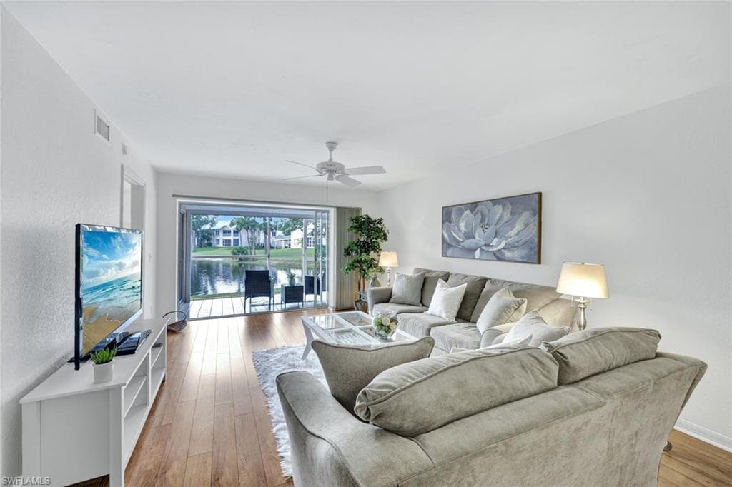 774 Wiggins Lake Dr 101, Naples, FL 34110-4