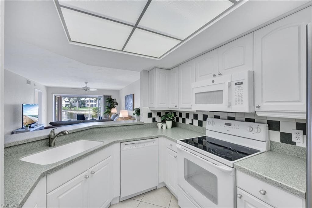 774 Wiggins Lake Dr 101, Naples, FL 34110-5