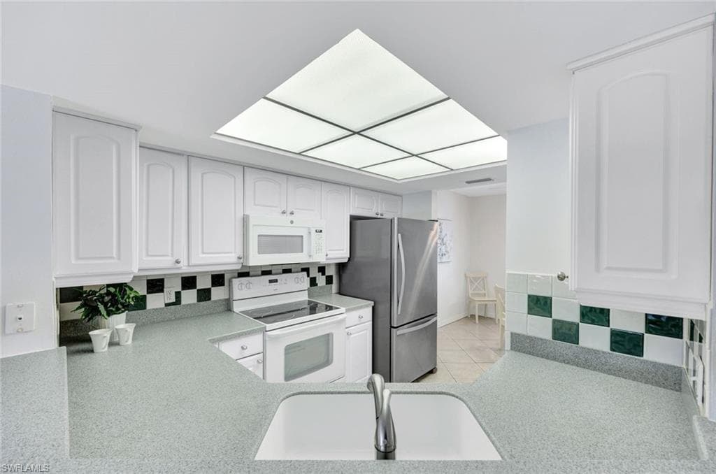 774 Wiggins Lake Dr 101, Naples, FL 34110-7