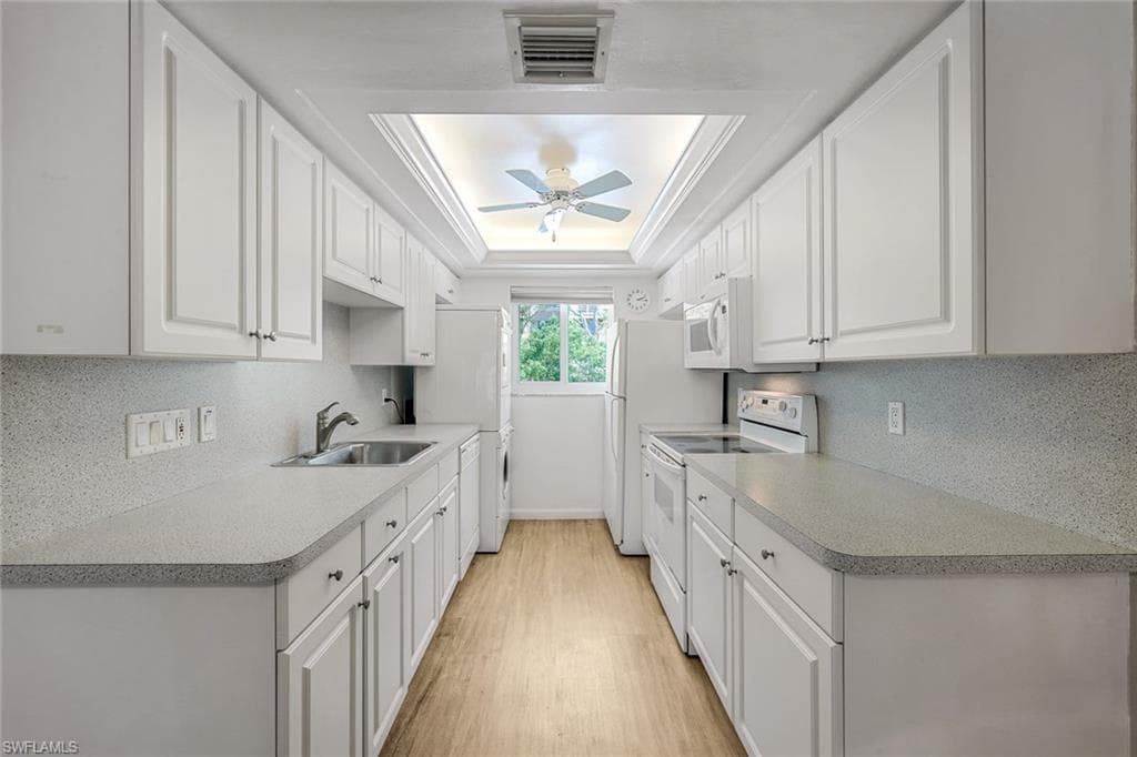 3930 Belair Ln 207, Naples, FL 34103-5