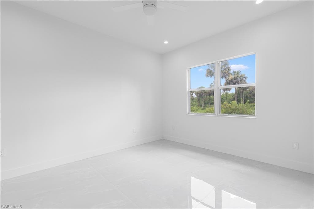 3762 32nd Ave SE, Naples, FL 34117-27
