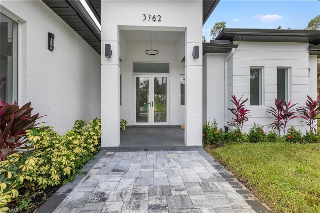 3762 32nd Ave SE, Naples, FL 34117-6