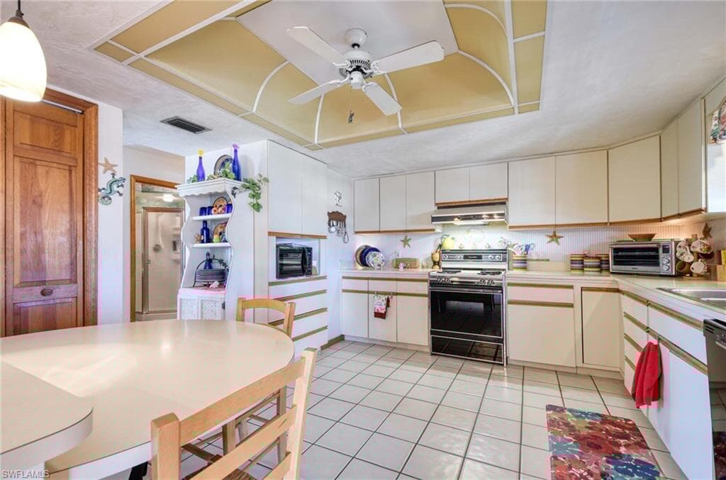 550 Shalimar St, Marco Island, FL 34145-9