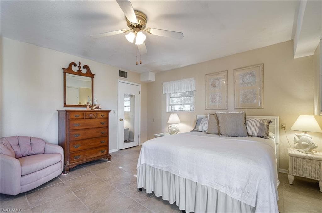 550 Shalimar St, Marco Island, FL 34145-25