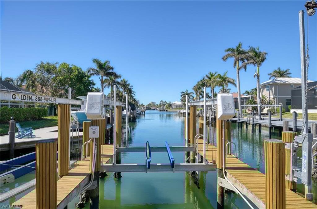550 Shalimar St, Marco Island, FL 34145-32