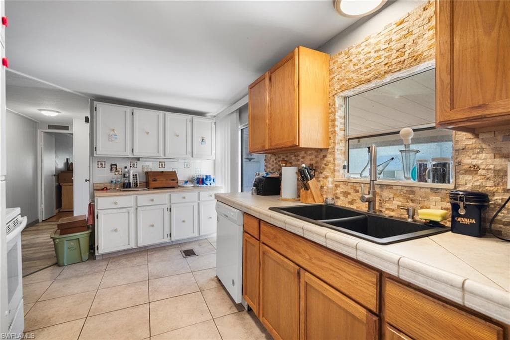 26054 Kings Rd, Bonita Springs, FL 34135-9