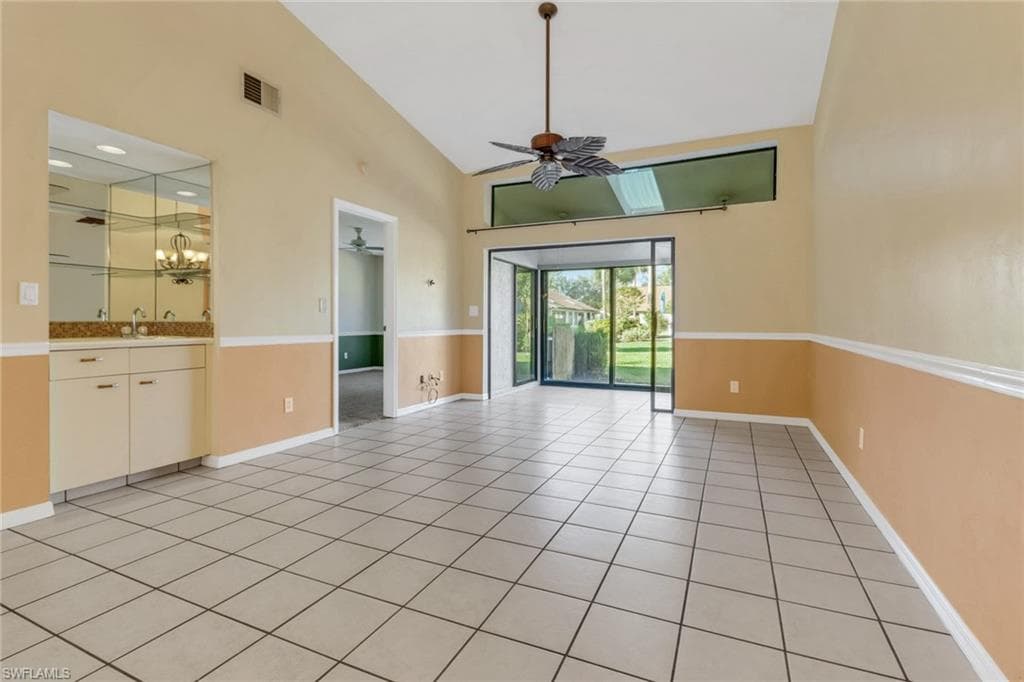 10772 Regent Cir 302, Naples, FL 34109-12