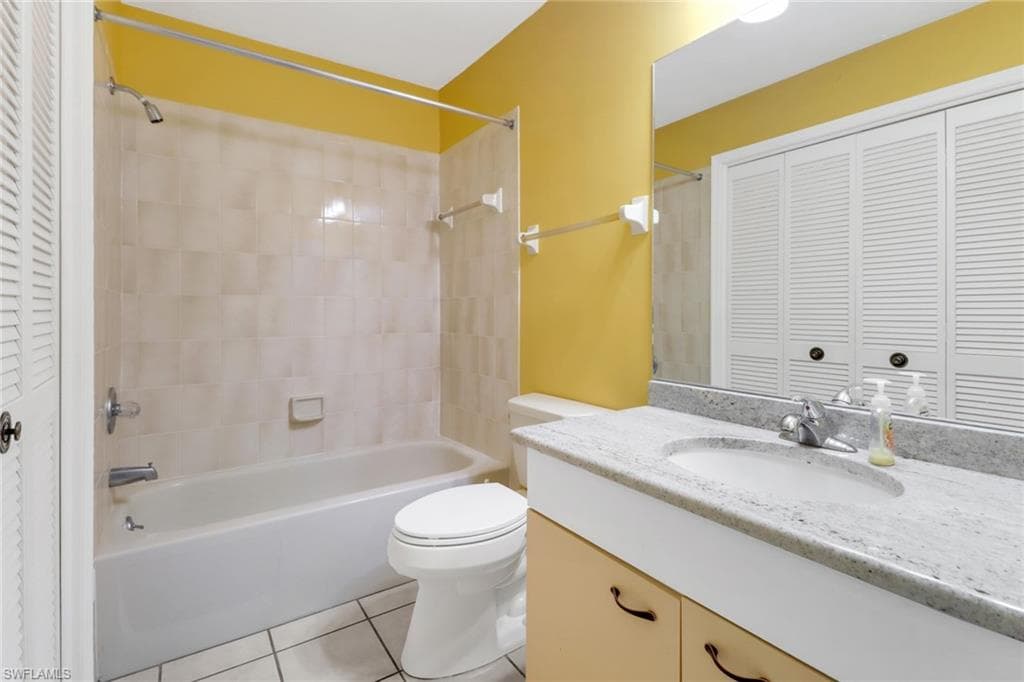 10772 Regent Cir 302, Naples, FL 34109-20