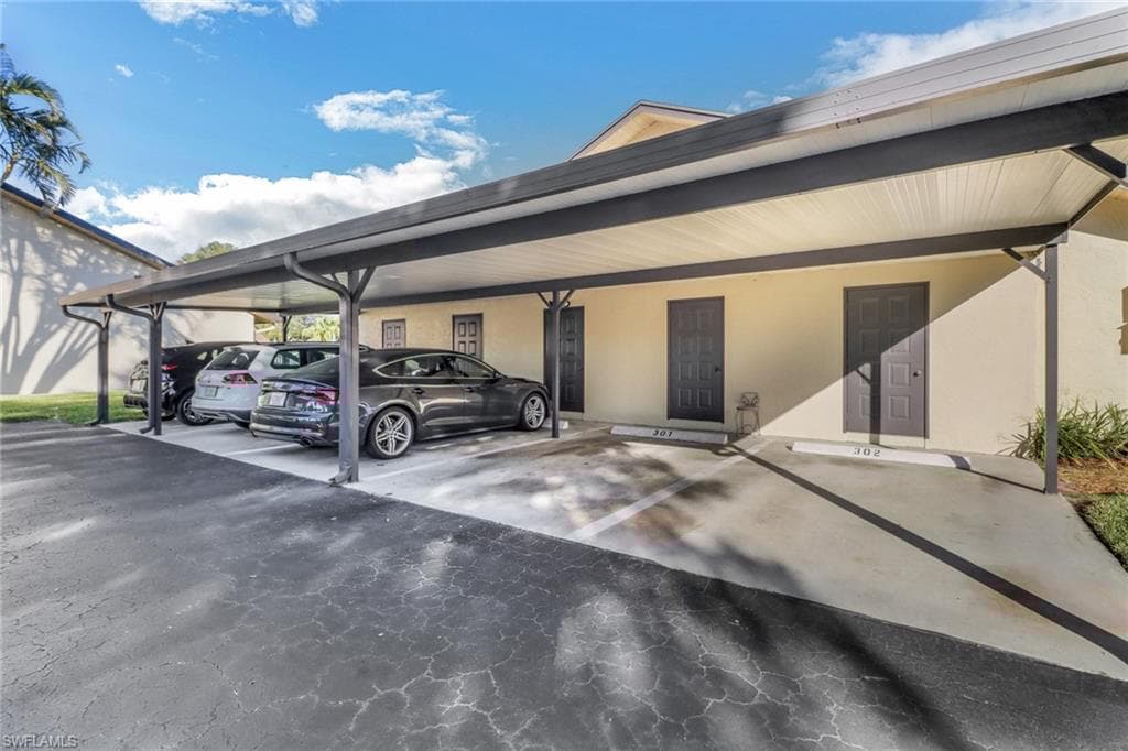 10772 Regent Cir 302, Naples, FL 34109-24