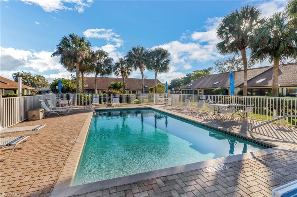 10772 Regent Cir 302, Naples, FL 34109-25