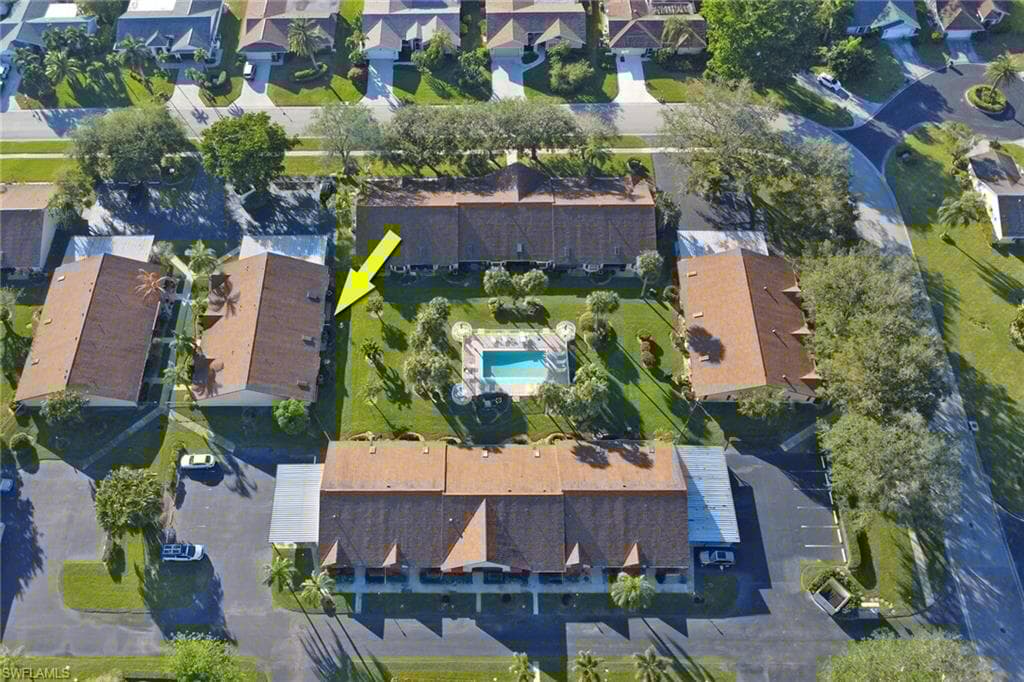 10772 Regent Cir 302, Naples, FL 34109-26