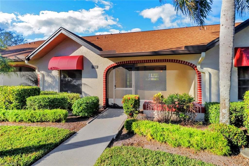 10772 Regent Cir 302, Naples, FL 34109-2