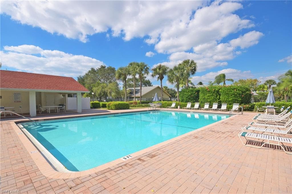 10772 Regent Cir 302, Naples, FL 34109-29
