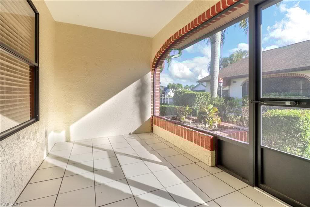 10772 Regent Cir 302, Naples, FL 34109-3