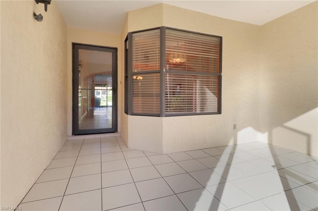 10772 Regent Cir 302, Naples, FL 34109-4