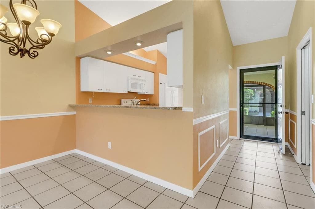10772 Regent Cir 302, Naples, FL 34109-5