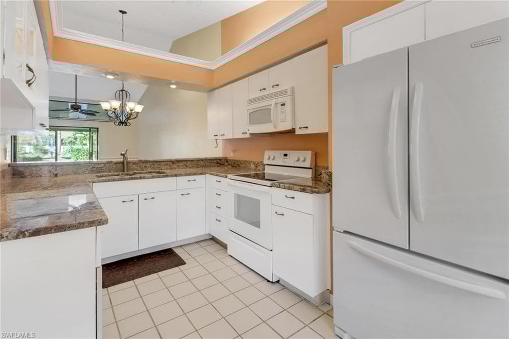 10772 Regent Cir 302, Naples, FL 34109-6