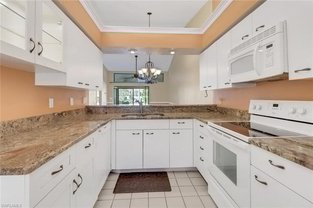 10772 Regent Cir 302, Naples, FL 34109-7