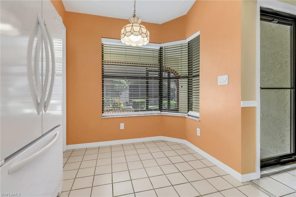 10772 Regent Cir 302, Naples, FL 34109-8