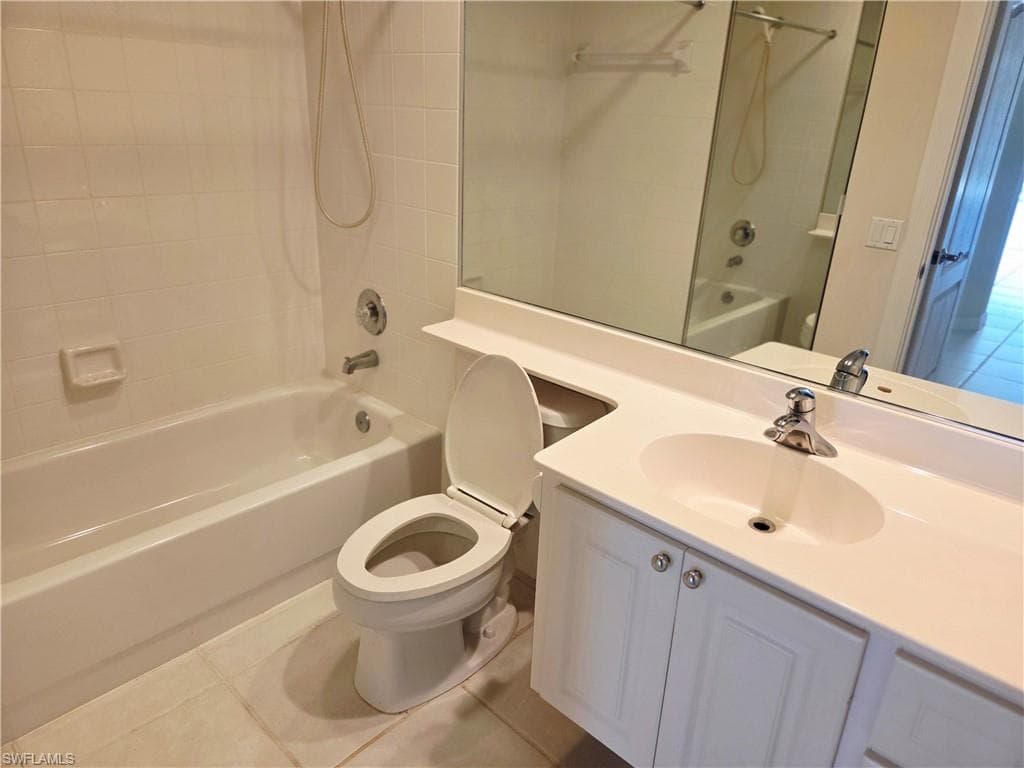 4824 Lasqueti Way, Naples, FL 34119-17