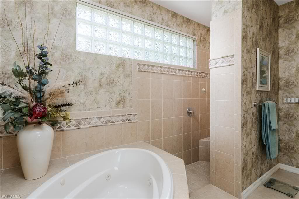 1649 Mcilvaine Ct, Marco Island, FL 34145-18