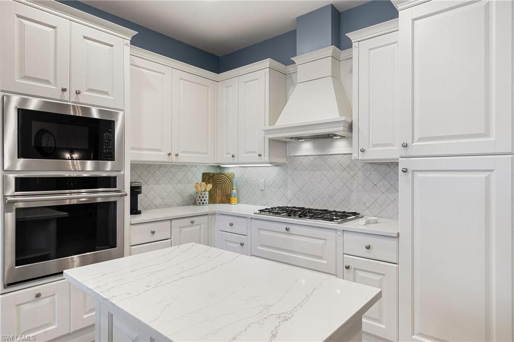 6519 Crown Colony Pl 2-102, Naples, FL 34108-3