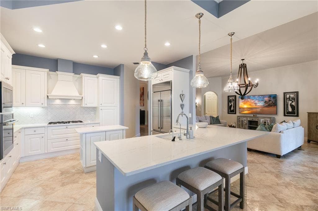 6519 Crown Colony Pl 2-102, Naples, FL 34108-4