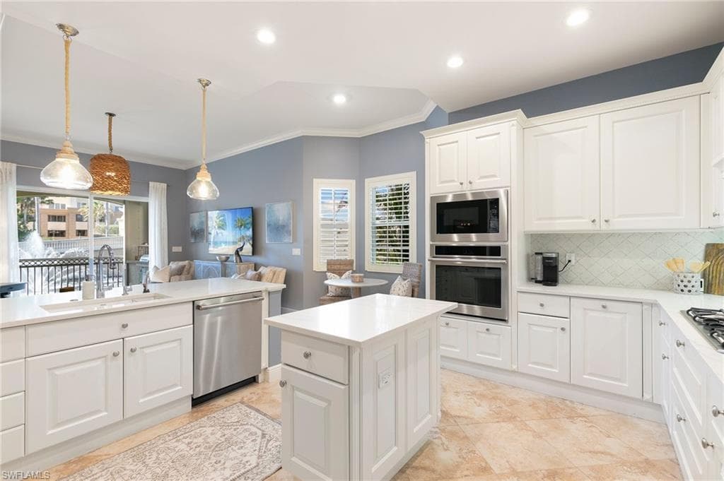 6519 Crown Colony Pl 2-102, Naples, FL 34108-6