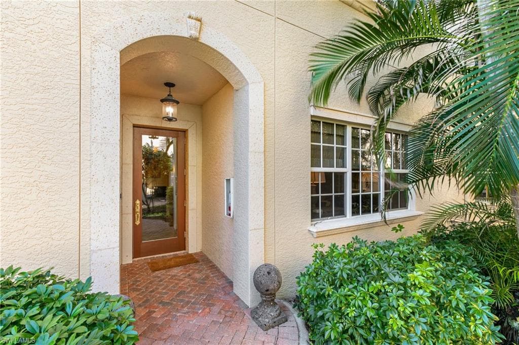 6519 Crown Colony Pl 2-102, Naples, FL 34108-8