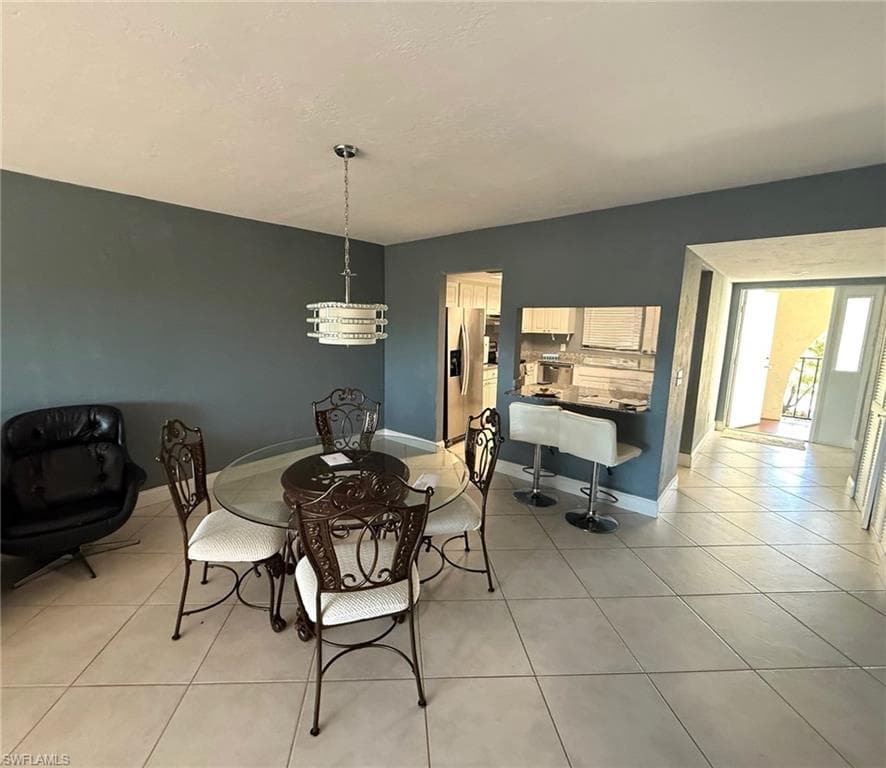 700 Valley Stream Dr 303, Naples, FL 34113-2
