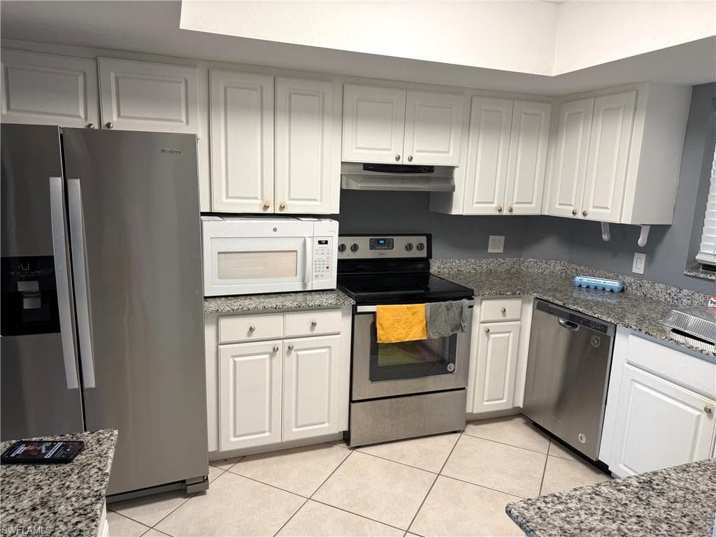 700 Valley Stream Dr 303, Naples, FL 34113-3