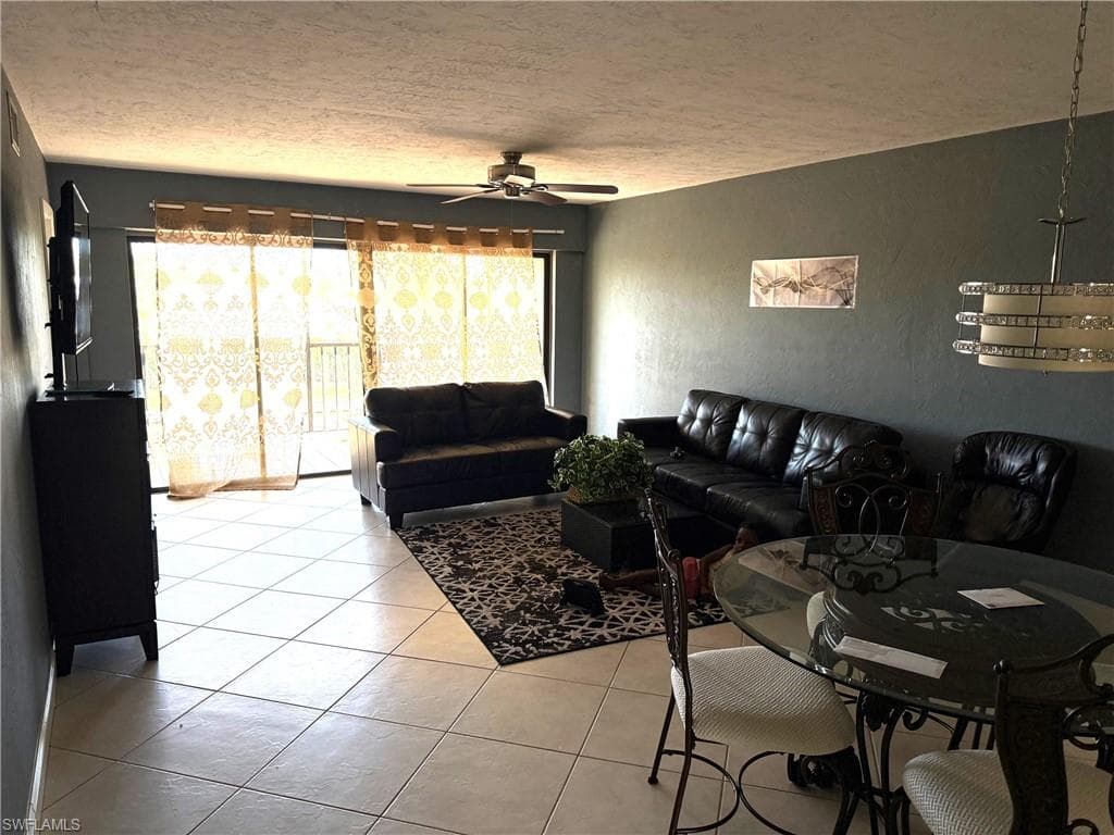 700 Valley Stream Dr 303, Naples, FL 34113-5