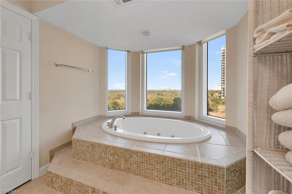 6849 Grenadier Blvd 505, Naples, FL 34108-13