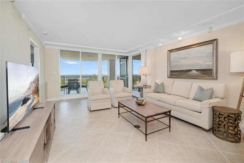 6849 Grenadier Blvd 505, Naples, FL 34108-3