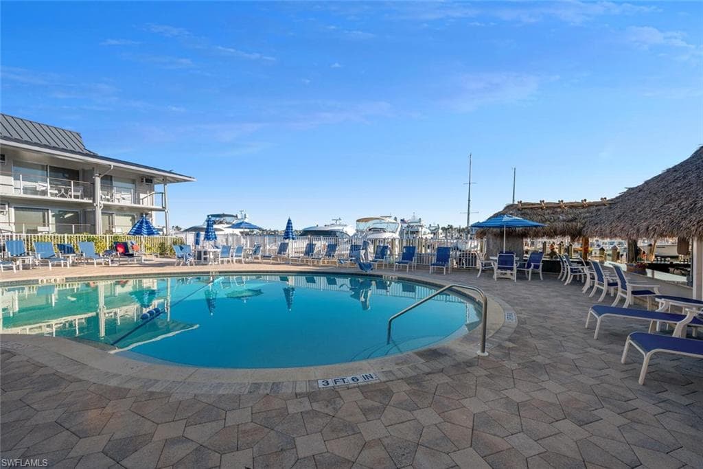900 Broad Ave S 326, Naples, FL 34102-12