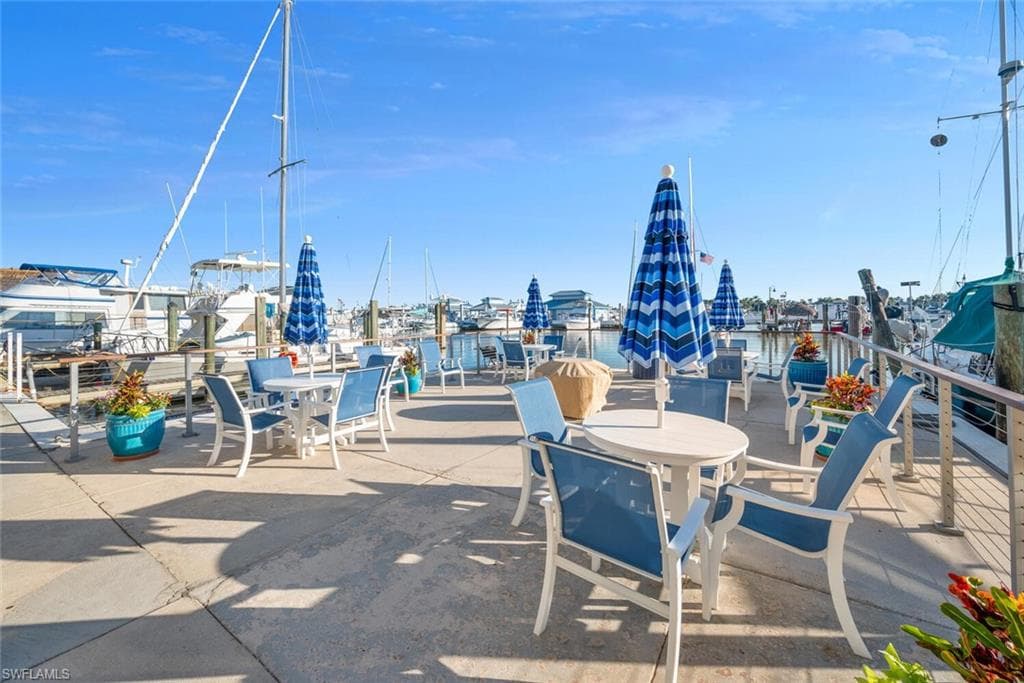 900 Broad Ave S 326, Naples, FL 34102-14