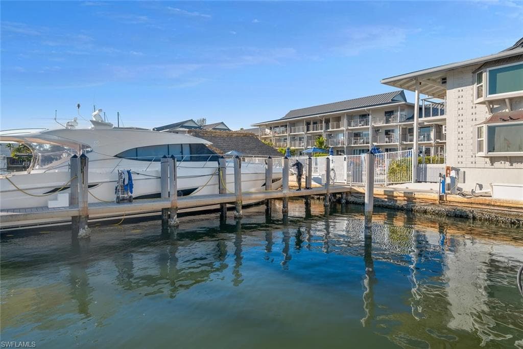 900 Broad Ave S 326, Naples, FL 34102-17