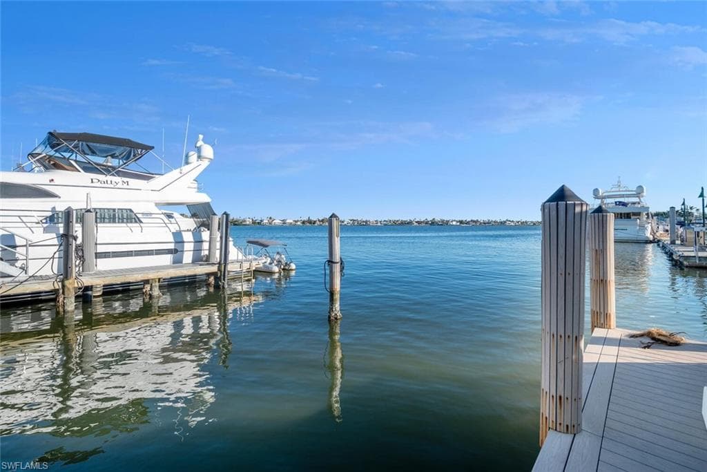 900 Broad Ave S 326, Naples, FL 34102-18