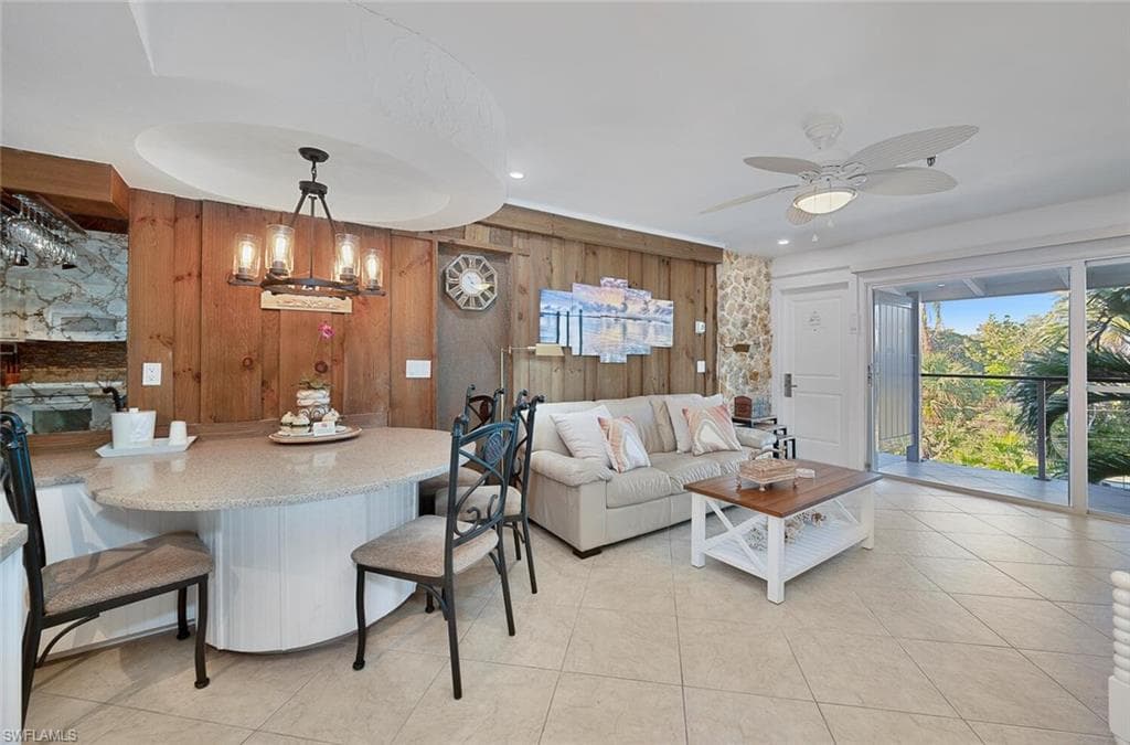 900 Broad Ave S 326, Naples, FL 34102-1