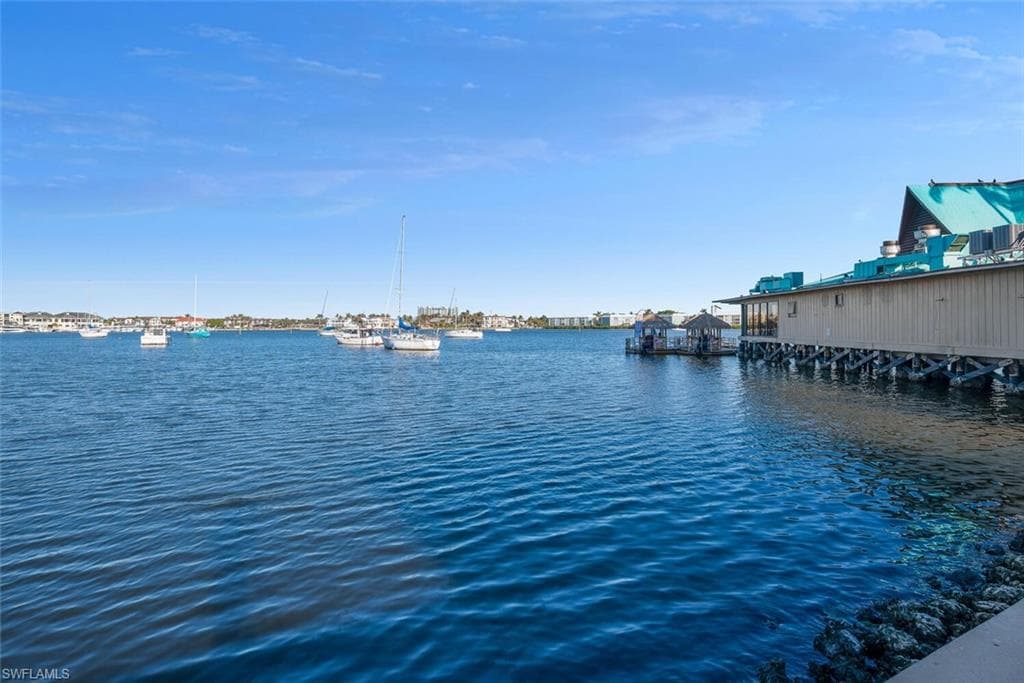 900 Broad Ave S 326, Naples, FL 34102-19