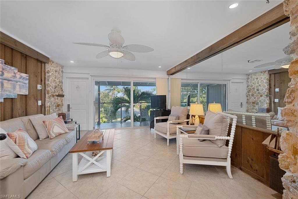 900 Broad Ave S 326, Naples, FL 34102-3