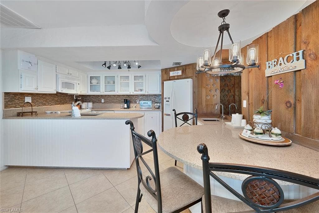 900 Broad Ave S 326, Naples, FL 34102-5