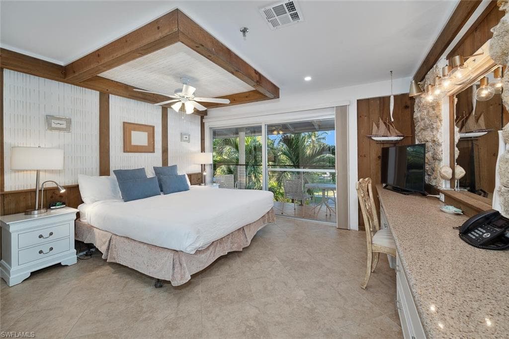 900 Broad Ave S 326, Naples, FL 34102-8