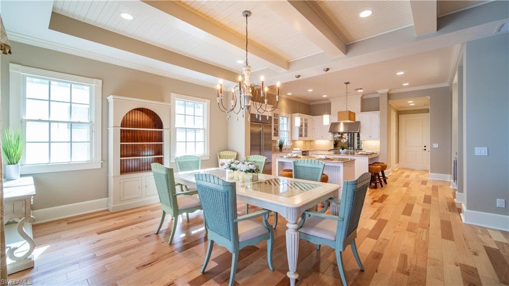 725 Lake Dr, Naples, FL 34102-12