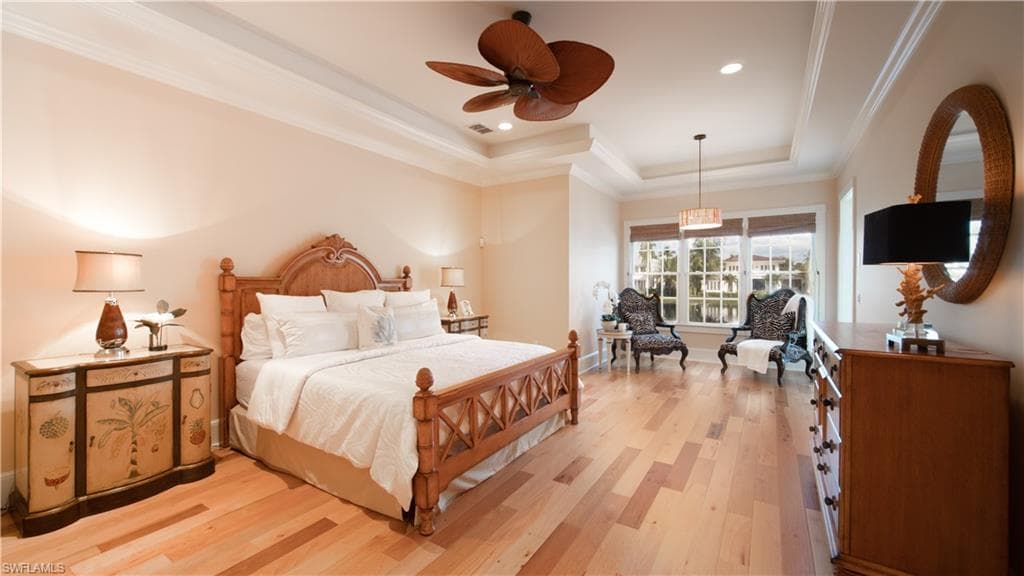 725 Lake Dr, Naples, FL 34102-14