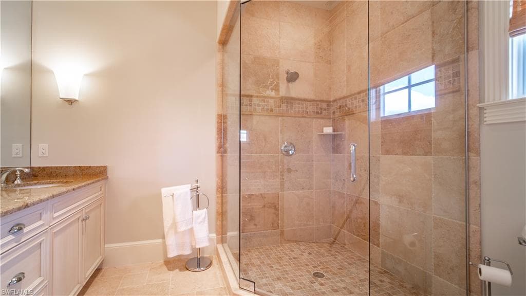 725 Lake Dr, Naples, FL 34102-27