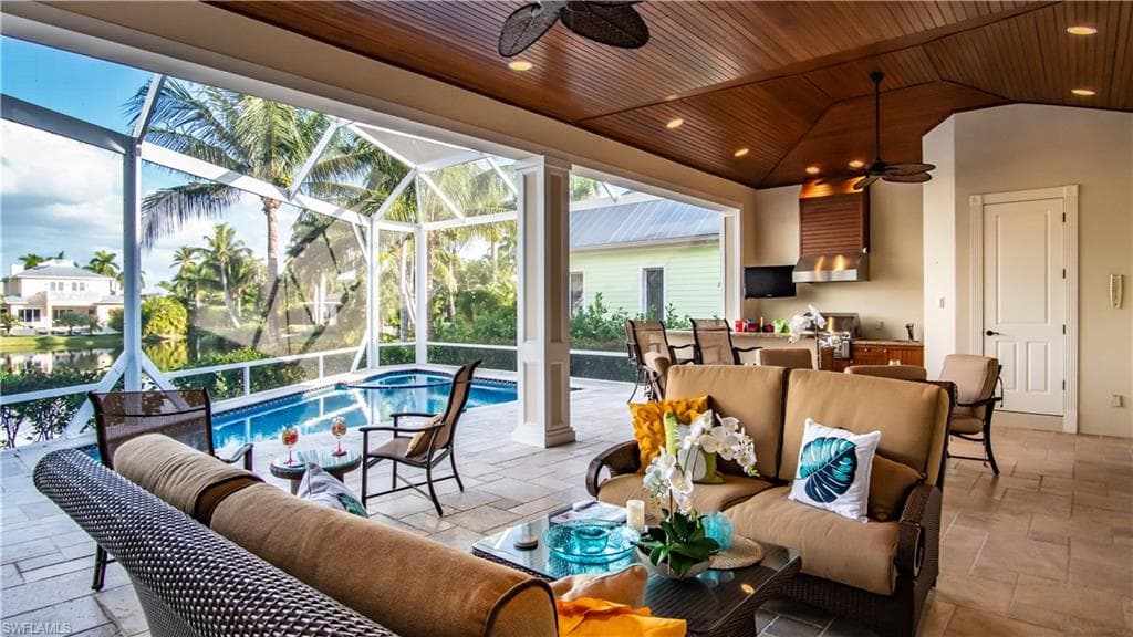 725 Lake Dr, Naples, FL 34102-28