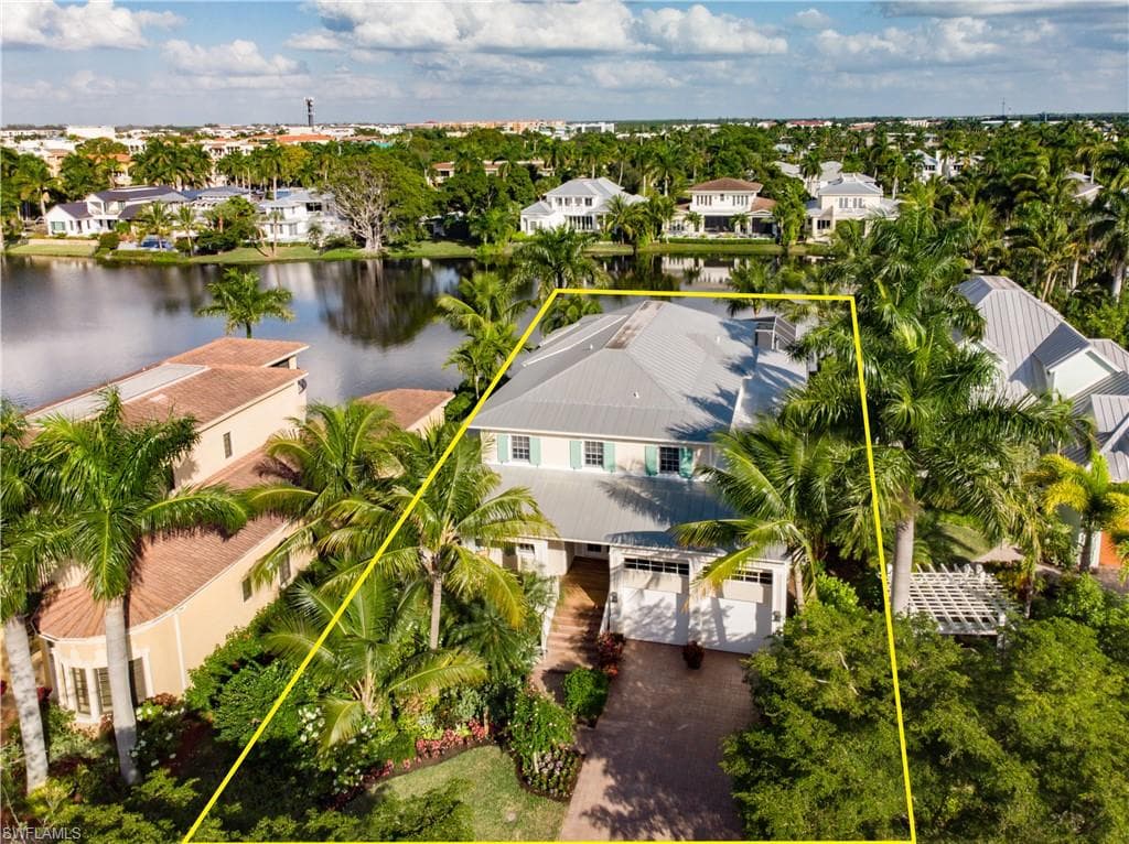 725 Lake Dr, Naples, FL 34102-2